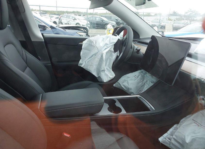 Photo 5 of 2024 Tesla Model Y LONG RANGE DUAL MOTOR ALL-WHEEL DRIVE (VIN 7SAYGDEE3RF152611)