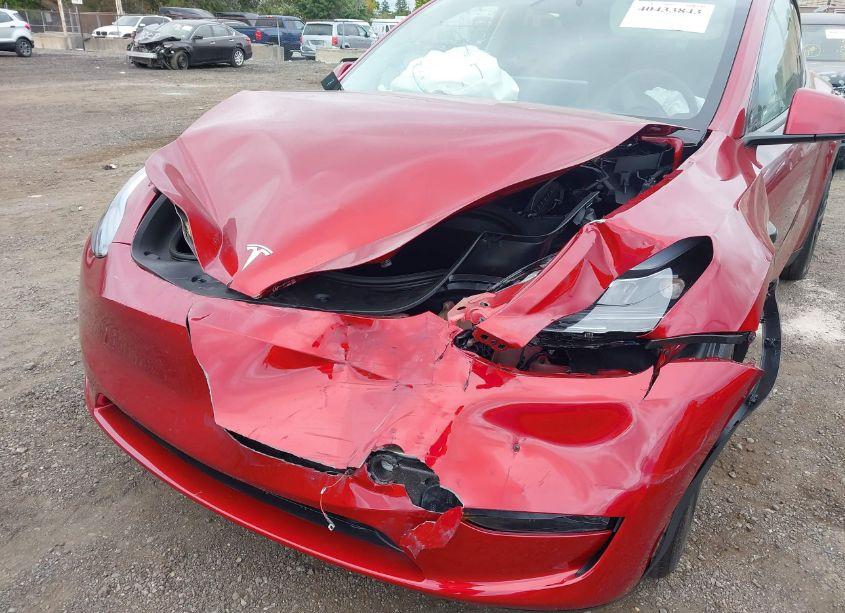 Photo 6 of 2024 Tesla Model Y LONG RANGE DUAL MOTOR ALL-WHEEL DRIVE (VIN 7SAYGDEE3RF152611)