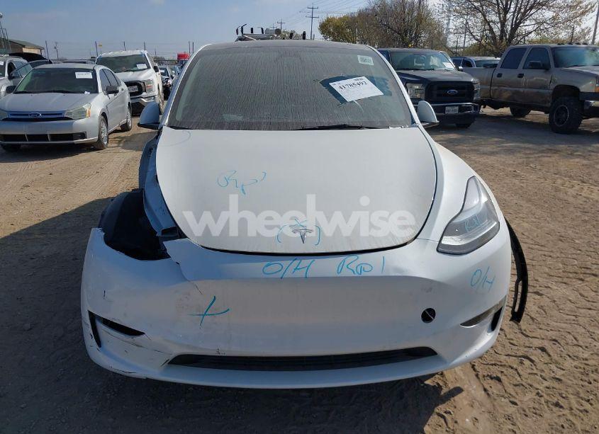 Photo 13 of 2025 Tesla Model Y LONG RANGE DUAL MOTOR ALL-WHEEL DRIVE (VIN 7SAYGDEE3SA359986)