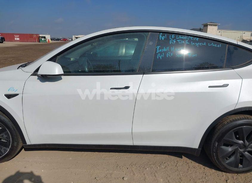 Photo 15 of 2025 Tesla Model Y LONG RANGE DUAL MOTOR ALL-WHEEL DRIVE (VIN 7SAYGDEE3SA359986)