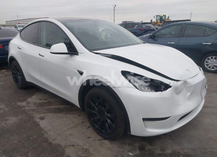 2022 Tesla Model Y LONG RANGE DUAL MOTOR ALL-WHEEL DRIVE (VIN 7SAYGDEE4NA010632) main photo