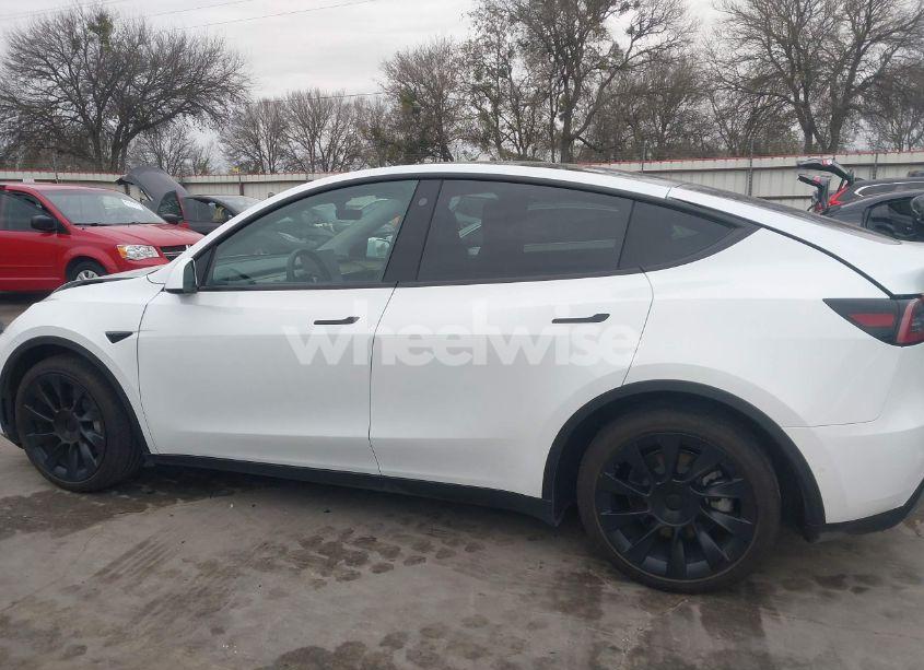 Photo 14 of 2022 Tesla Model Y LONG RANGE DUAL MOTOR ALL-WHEEL DRIVE (VIN 7SAYGDEE4NA010632)