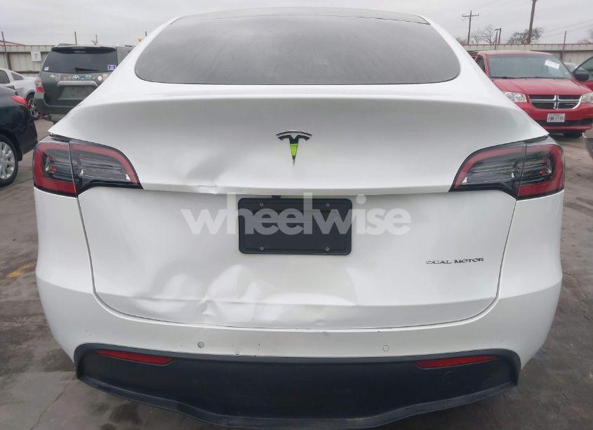 Photo 6 of 2022 Tesla Model Y LONG RANGE DUAL MOTOR ALL-WHEEL DRIVE (VIN 7SAYGDEE4NA010632)