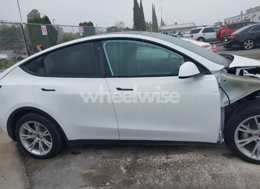 Photo 13 of 2022 Tesla Model Y LONG RANGE DUAL MOTOR ALL-WHEEL DRIVE (VIN 7SAYGDEE4NF315356)