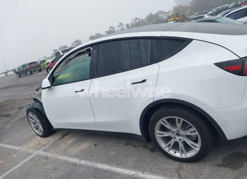Photo 14 of 2022 Tesla Model Y LONG RANGE DUAL MOTOR ALL-WHEEL DRIVE (VIN 7SAYGDEE4NF315356)