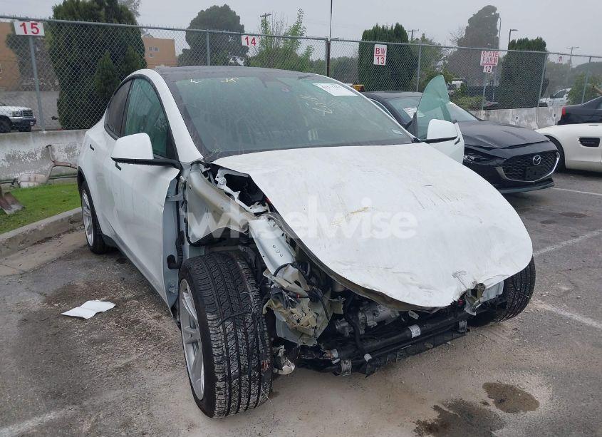 Photo 6 of 2022 Tesla Model Y LONG RANGE DUAL MOTOR ALL-WHEEL DRIVE (VIN 7SAYGDEE4NF315356)