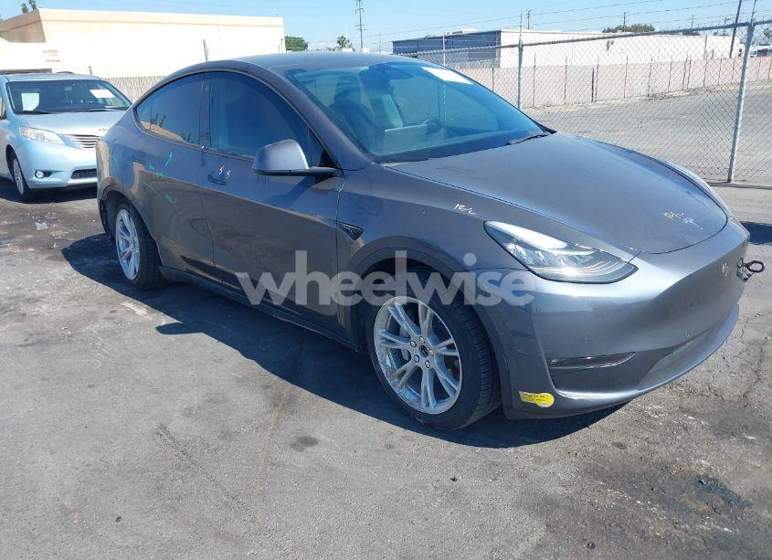 2022 Tesla Model Y LONG RANGE DUAL MOTOR ALL-WHEEL DRIVE (VIN 7SAYGDEE4NF356392) main photo
