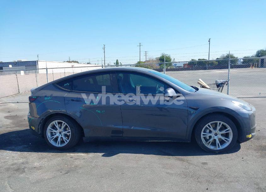 Photo 13 of 2022 Tesla Model Y LONG RANGE DUAL MOTOR ALL-WHEEL DRIVE (VIN 7SAYGDEE4NF356392)