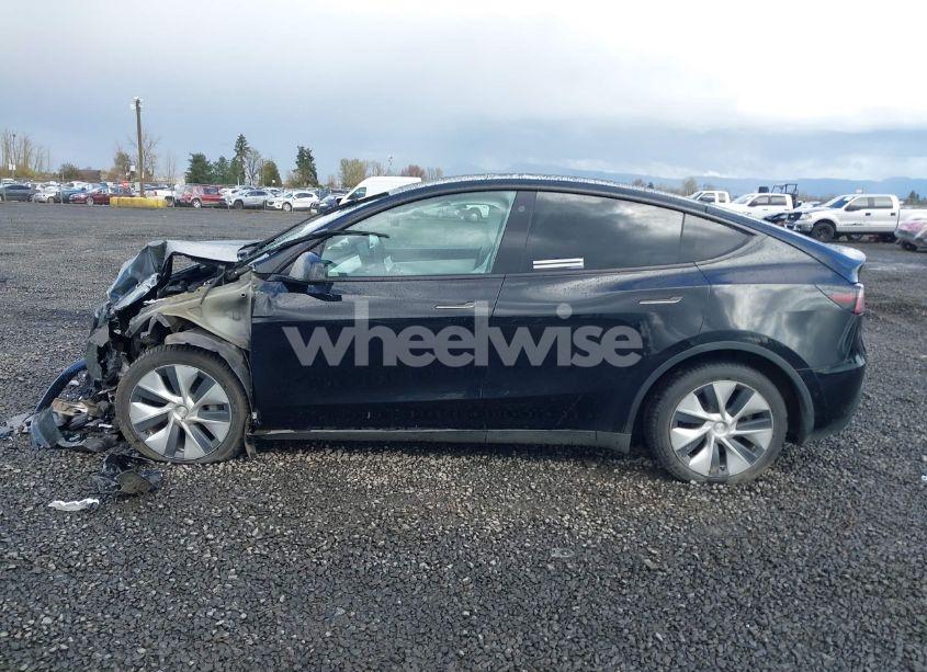 Photo 13 of 2022 Tesla Model Y LONG RANGE DUAL MOTOR ALL-WHEEL DRIVE (VIN 7SAYGDEE4NF447985)