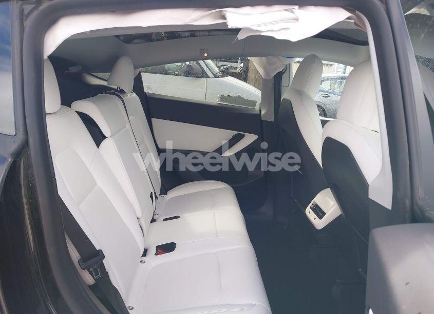 Photo 8 of 2022 Tesla Model Y LONG RANGE DUAL MOTOR ALL-WHEEL DRIVE (VIN 7SAYGDEE4NF447985)