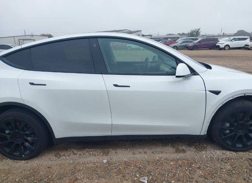 Photo 13 of 2023 Tesla Model Y AWD/LONG RANGE DUAL MOTOR ALL-WHEEL DRIVE (VIN 7SAYGDEE4PA044556)