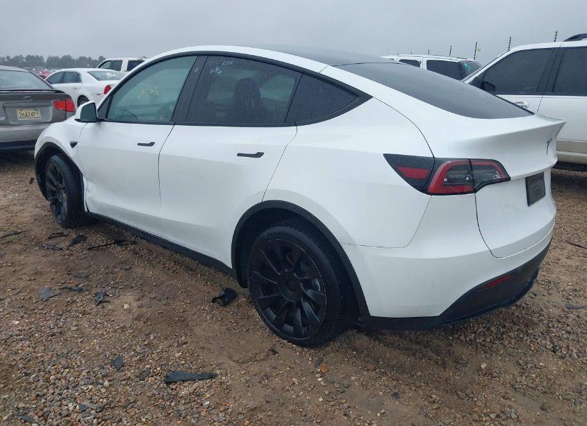 Photo 3 of 2023 Tesla Model Y AWD/LONG RANGE DUAL MOTOR ALL-WHEEL DRIVE (VIN 7SAYGDEE4PA044556)