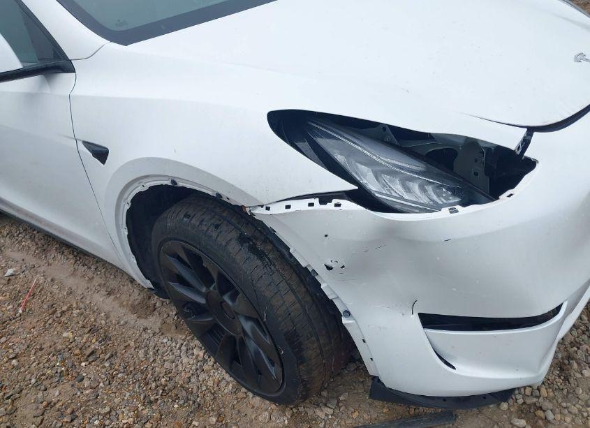 Photo 6 of 2023 Tesla Model Y AWD/LONG RANGE DUAL MOTOR ALL-WHEEL DRIVE (VIN 7SAYGDEE4PA044556)