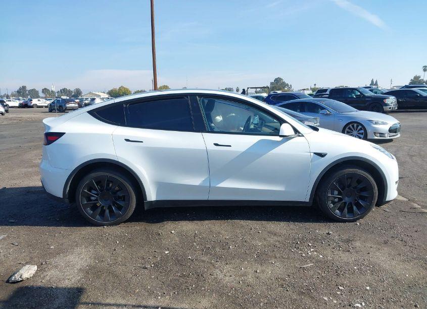 Photo 13 of 2023 Tesla Model Y AWD/LONG RANGE DUAL MOTOR ALL-WHEEL DRIVE (VIN 7SAYGDEE4PA136010)