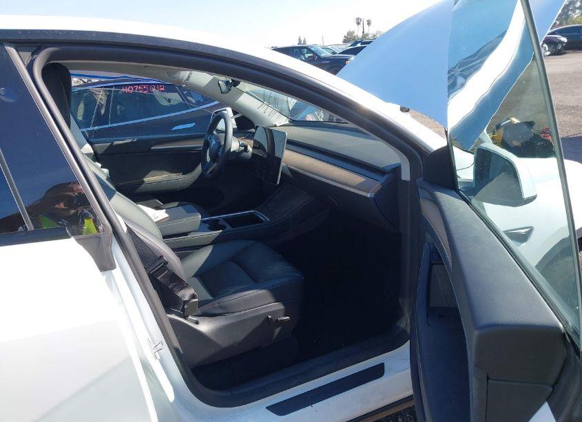 Photo 5 of 2023 Tesla Model Y AWD/LONG RANGE DUAL MOTOR ALL-WHEEL DRIVE (VIN 7SAYGDEE4PA136010)