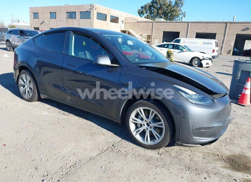 2023 Tesla Model Y AWD/LONG RANGE DUAL MOTOR ALL-WHEEL DRIVE (VIN 7SAYGDEE4PF587988) main photo