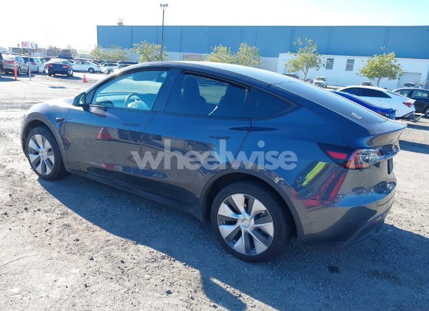 Photo 3 of 2023 Tesla Model Y AWD/LONG RANGE DUAL MOTOR ALL-WHEEL DRIVE (VIN 7SAYGDEE4PF587988)