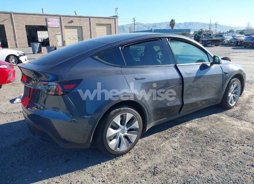 Photo 4 of 2023 Tesla Model Y AWD/LONG RANGE DUAL MOTOR ALL-WHEEL DRIVE (VIN 7SAYGDEE4PF587988)