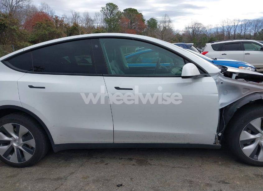 Photo 14 of 2023 Tesla Model Y AWD/LONG RANGE DUAL MOTOR ALL-WHEEL DRIVE (VIN 7SAYGDEE4PF621640)
