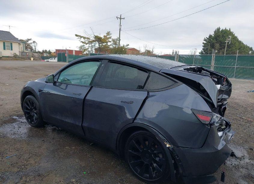 Photo 3 of 2023 Tesla Model Y AWD/LONG RANGE DUAL MOTOR ALL-WHEEL DRIVE (VIN 7SAYGDEE4PF689677)