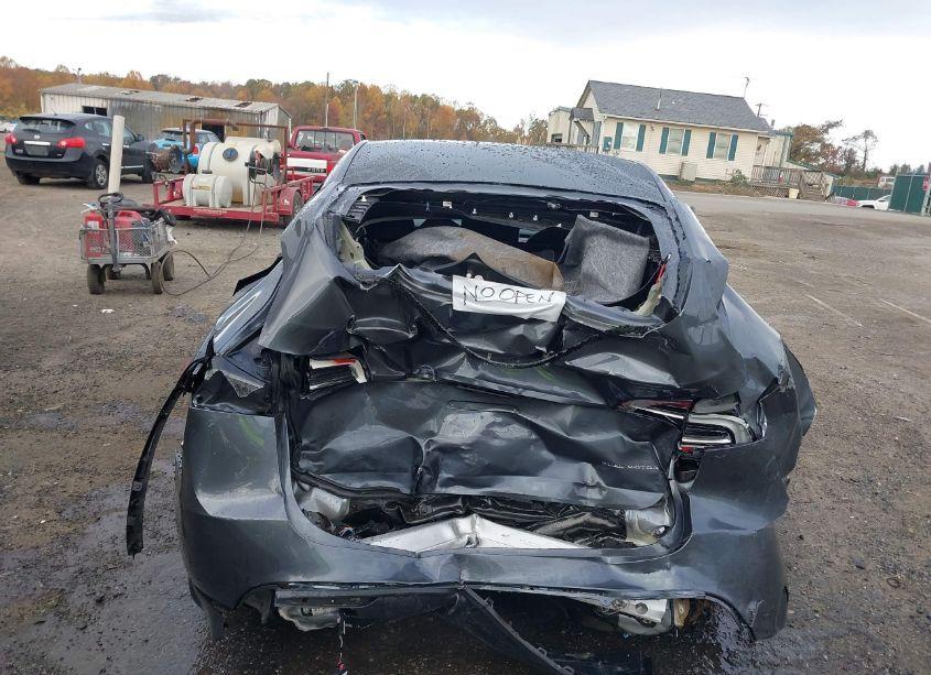 Photo 6 of 2023 Tesla Model Y AWD/LONG RANGE DUAL MOTOR ALL-WHEEL DRIVE (VIN 7SAYGDEE4PF689677)