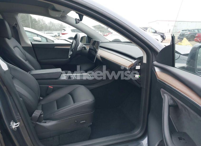 Photo 5 of 2023 Tesla Model Y AWD/LONG RANGE DUAL MOTOR ALL-WHEEL DRIVE (VIN 7SAYGDEE4PF709796)