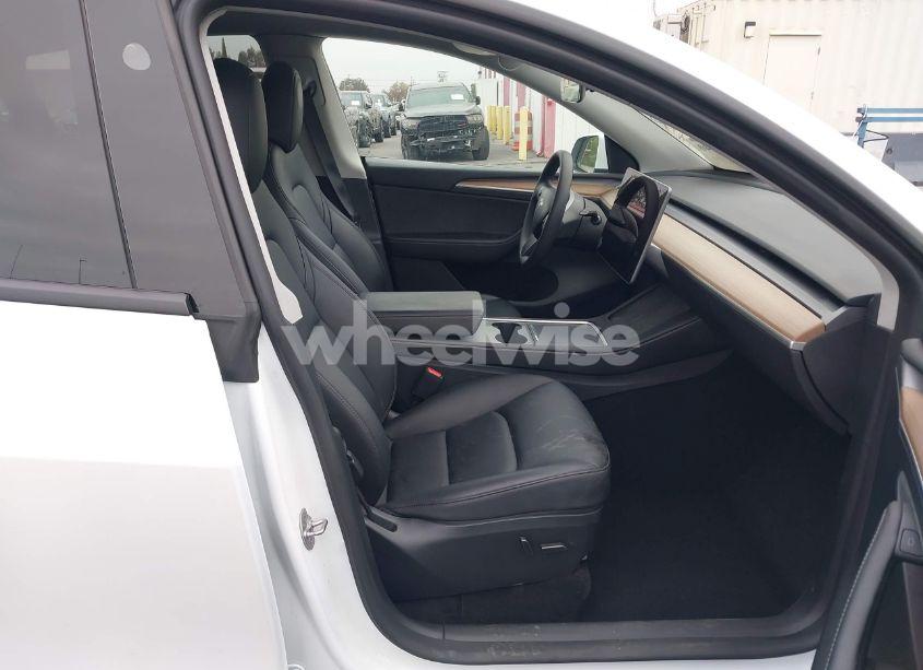 Photo 5 of 2023 Tesla Model Y AWD/LONG RANGE DUAL MOTOR ALL-WHEEL DRIVE (VIN 7SAYGDEE4PF807551)