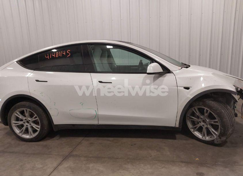 Photo 13 of 2023 Tesla Model Y AWD/LONG RANGE DUAL MOTOR ALL-WHEEL DRIVE (VIN 7SAYGDEE4PF842090)