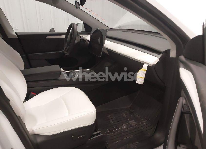 Photo 5 of 2023 Tesla Model Y AWD/LONG RANGE DUAL MOTOR ALL-WHEEL DRIVE (VIN 7SAYGDEE4PF842090)