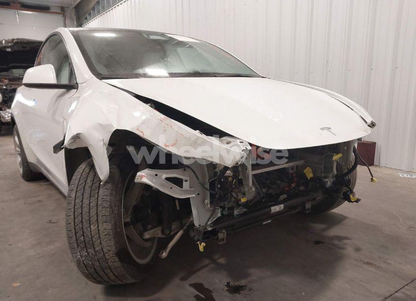 Photo 6 of 2023 Tesla Model Y AWD/LONG RANGE DUAL MOTOR ALL-WHEEL DRIVE (VIN 7SAYGDEE4PF842090)