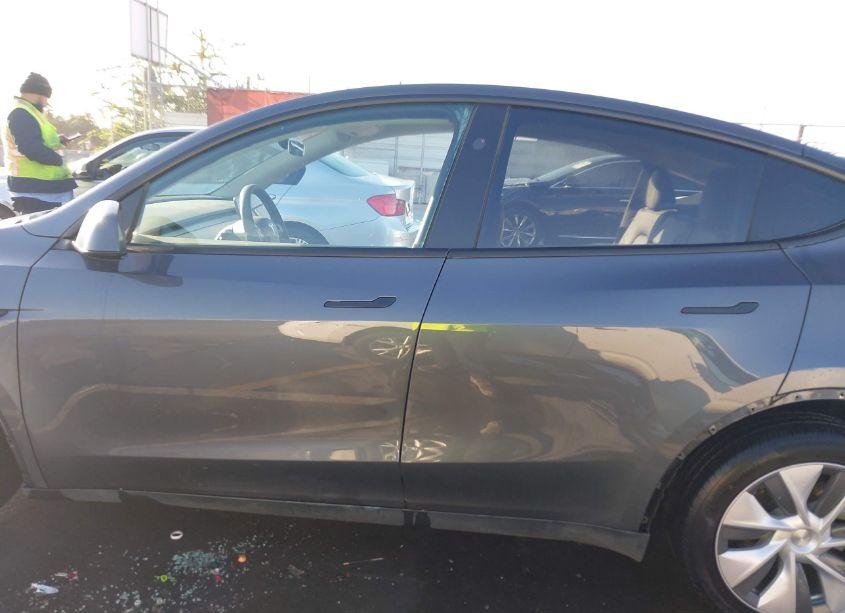 Photo 14 of 2023 Tesla Model Y AWD/LONG RANGE DUAL MOTOR ALL-WHEEL DRIVE (VIN 7SAYGDEE4PF927673)