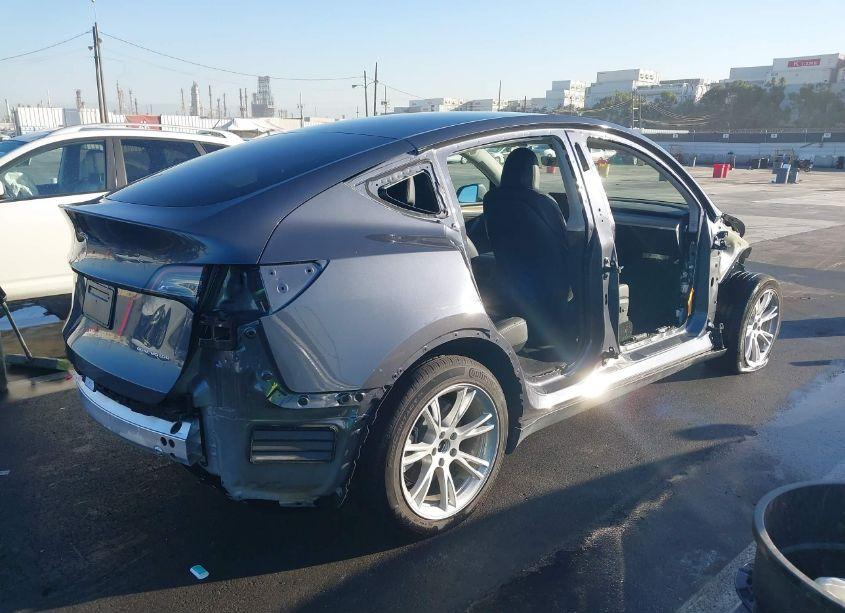 Photo 4 of 2023 Tesla Model Y AWD/LONG RANGE DUAL MOTOR ALL-WHEEL DRIVE (VIN 7SAYGDEE4PF927673)