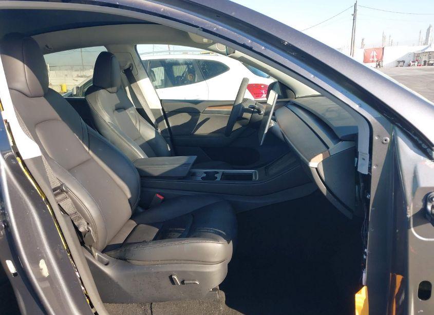 Photo 5 of 2023 Tesla Model Y AWD/LONG RANGE DUAL MOTOR ALL-WHEEL DRIVE (VIN 7SAYGDEE4PF927673)