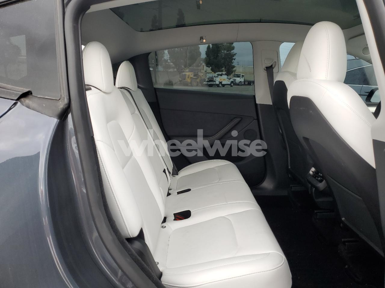 Photo 10 of 2024 TESLA MODEL Y (VIN 7SAYGDEE4RA216054)
