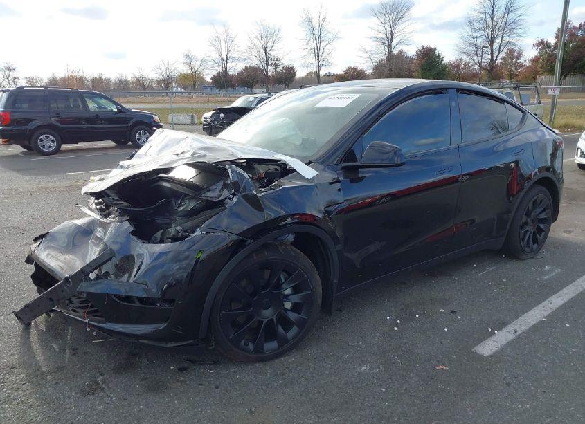 Photo 2 of 2024 Tesla Model Y LONG RANGE DUAL MOTOR ALL-WHEEL DRIVE (VIN 7SAYGDEE4RA233940)