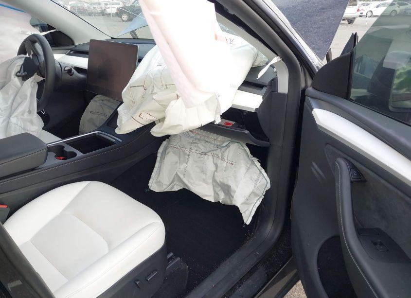 Photo 5 of 2024 Tesla Model Y LONG RANGE DUAL MOTOR ALL-WHEEL DRIVE (VIN 7SAYGDEE4RA233940)