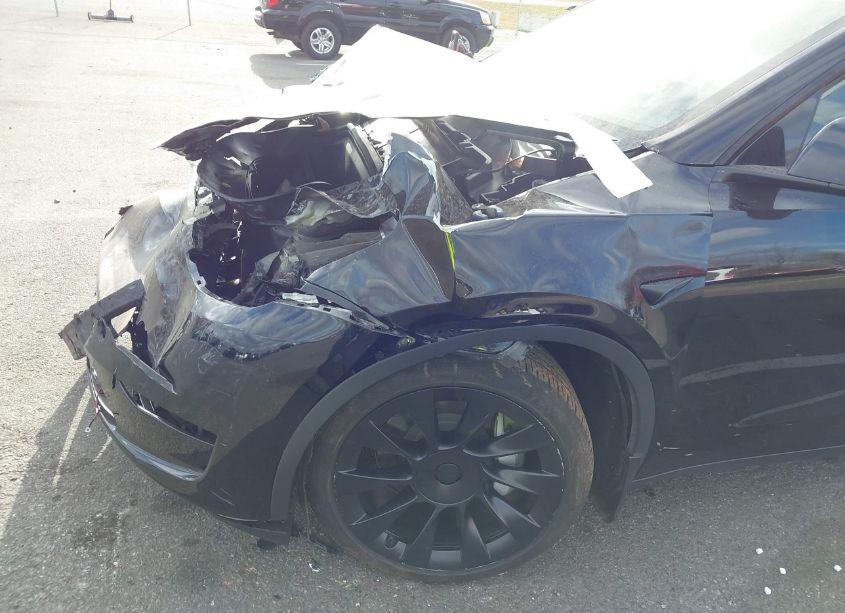 Photo 6 of 2024 Tesla Model Y LONG RANGE DUAL MOTOR ALL-WHEEL DRIVE (VIN 7SAYGDEE4RA233940)