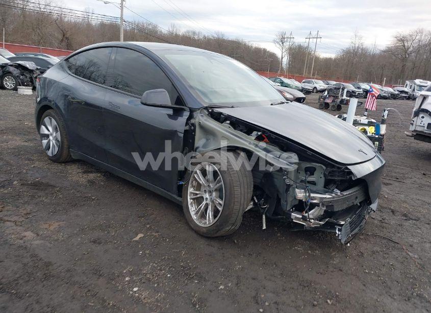 2024 Tesla Model Y LONG RANGE DUAL MOTOR ALL-WHEEL DRIVE (VIN 7SAYGDEE4RA235364) main photo