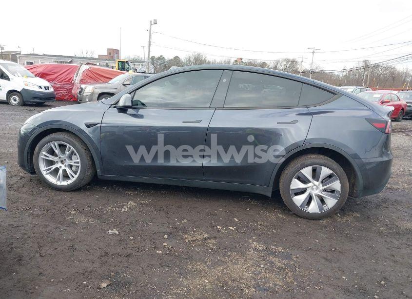 Photo 14 of 2024 Tesla Model Y LONG RANGE DUAL MOTOR ALL-WHEEL DRIVE (VIN 7SAYGDEE4RA235364)