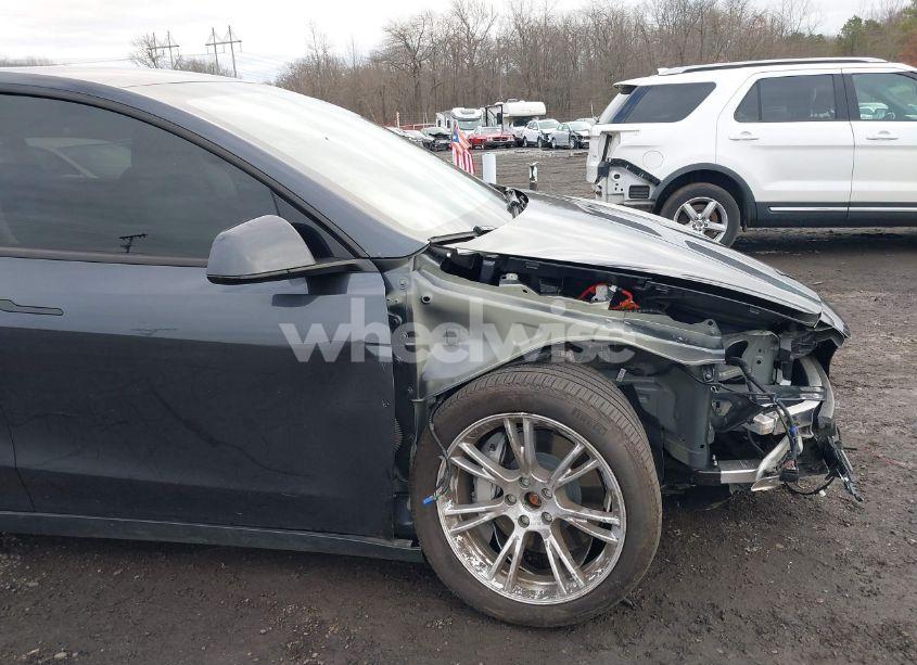 Photo 19 of 2024 Tesla Model Y LONG RANGE DUAL MOTOR ALL-WHEEL DRIVE (VIN 7SAYGDEE4RA235364)