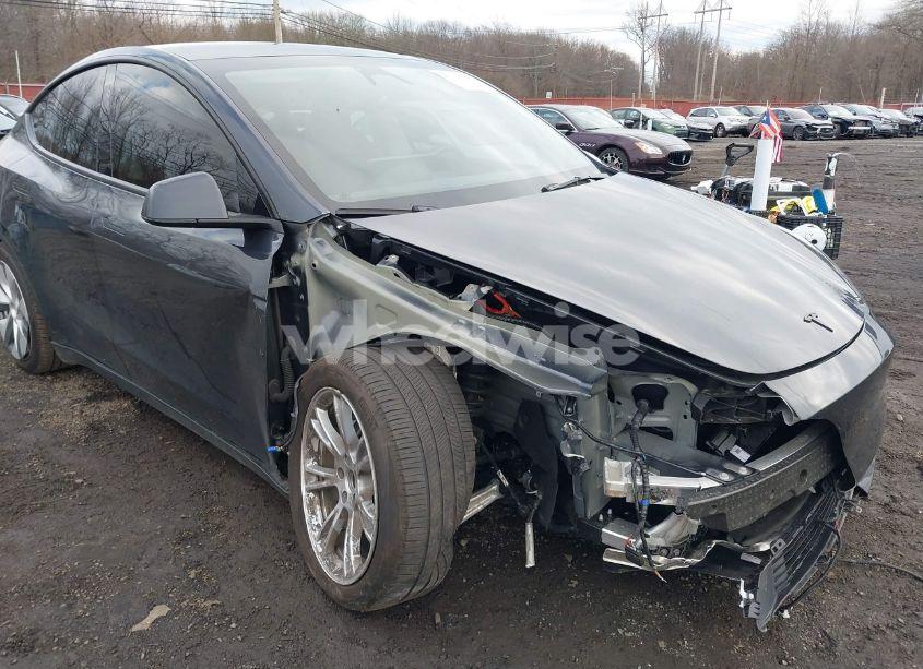 Photo 6 of 2024 Tesla Model Y LONG RANGE DUAL MOTOR ALL-WHEEL DRIVE (VIN 7SAYGDEE4RA235364)