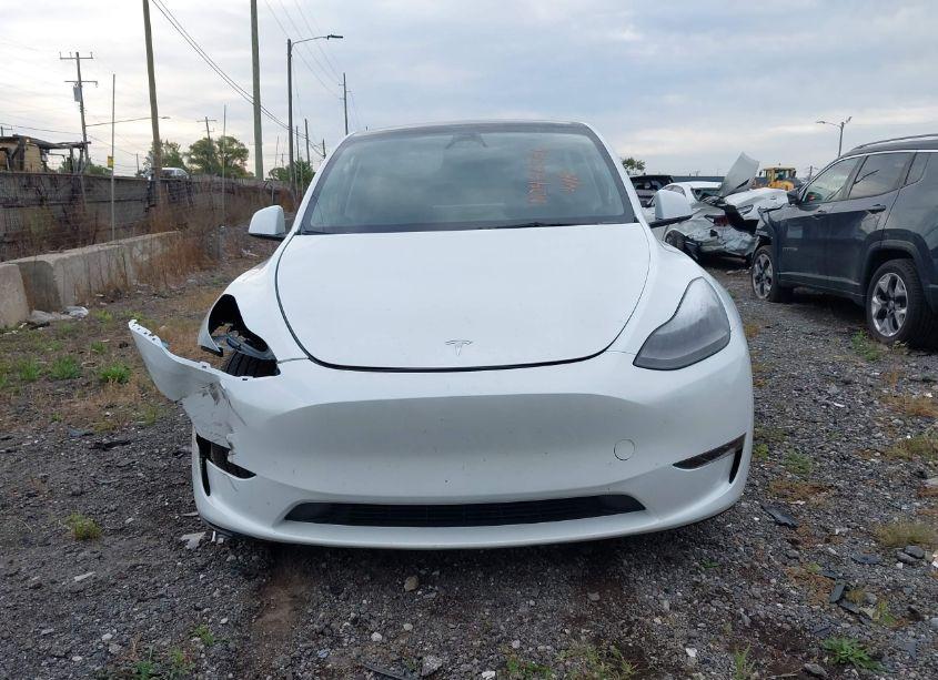 Photo 13 of 2024 Tesla Model Y LONG RANGE DUAL MOTOR ALL-WHEEL DRIVE (VIN 7SAYGDEE4RA292759)