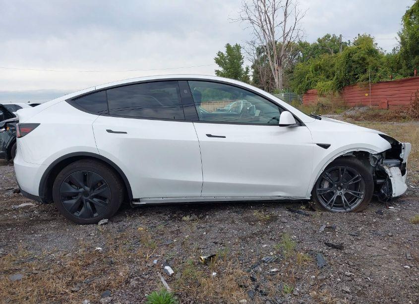 Photo 14 of 2024 Tesla Model Y LONG RANGE DUAL MOTOR ALL-WHEEL DRIVE (VIN 7SAYGDEE4RA292759)