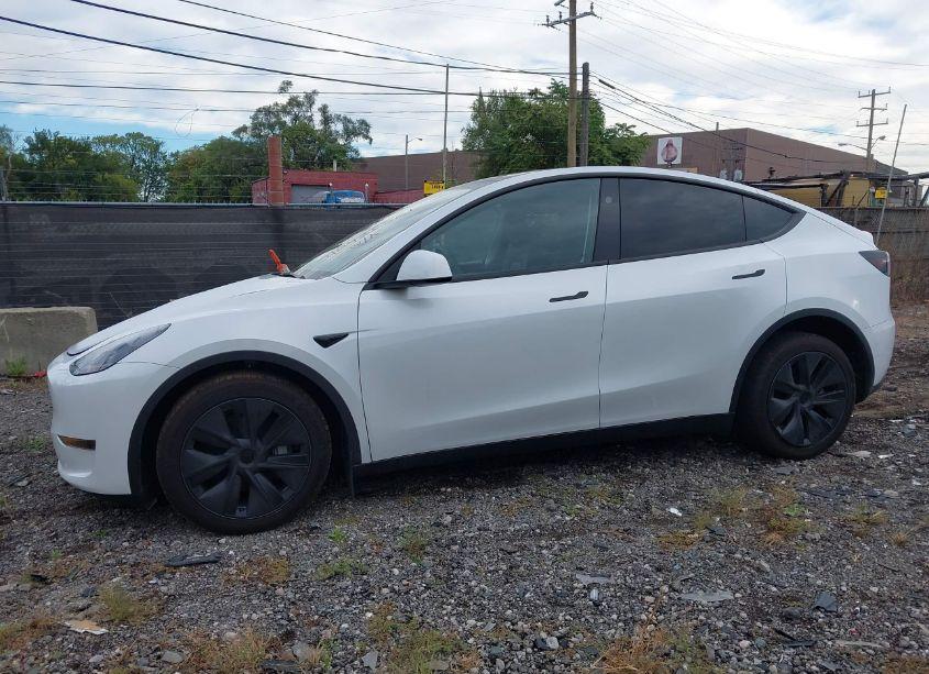 Photo 15 of 2024 Tesla Model Y LONG RANGE DUAL MOTOR ALL-WHEEL DRIVE (VIN 7SAYGDEE4RA292759)