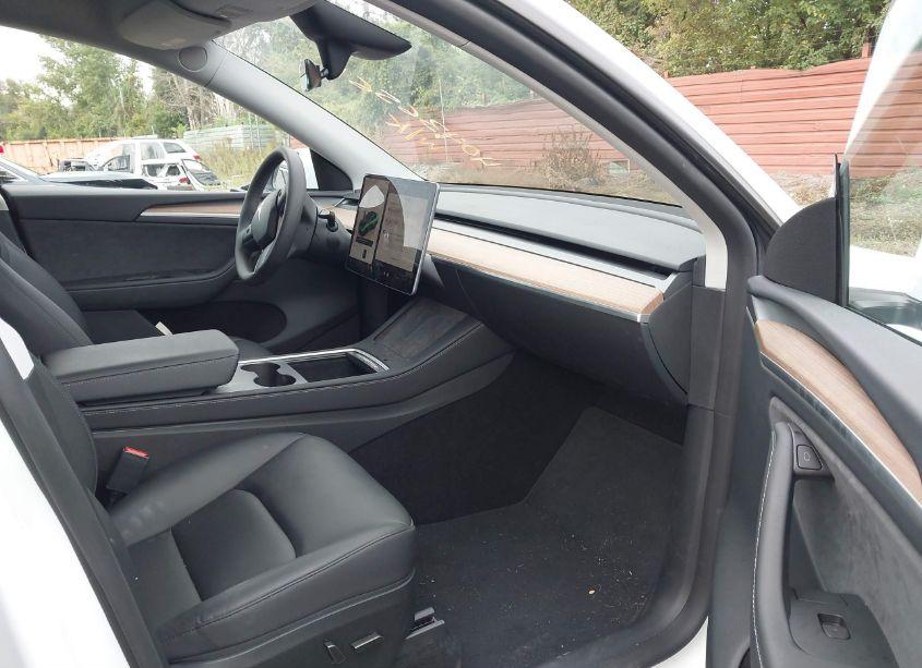 Photo 5 of 2024 Tesla Model Y LONG RANGE DUAL MOTOR ALL-WHEEL DRIVE (VIN 7SAYGDEE4RA292759)