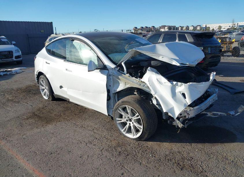 2022 Tesla Model Y LONG RANGE DUAL MOTOR ALL-WHEEL DRIVE (VIN 7SAYGDEE5NF362492) main photo