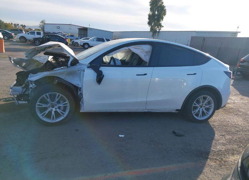Photo 15 of 2022 Tesla Model Y LONG RANGE DUAL MOTOR ALL-WHEEL DRIVE (VIN 7SAYGDEE5NF362492)