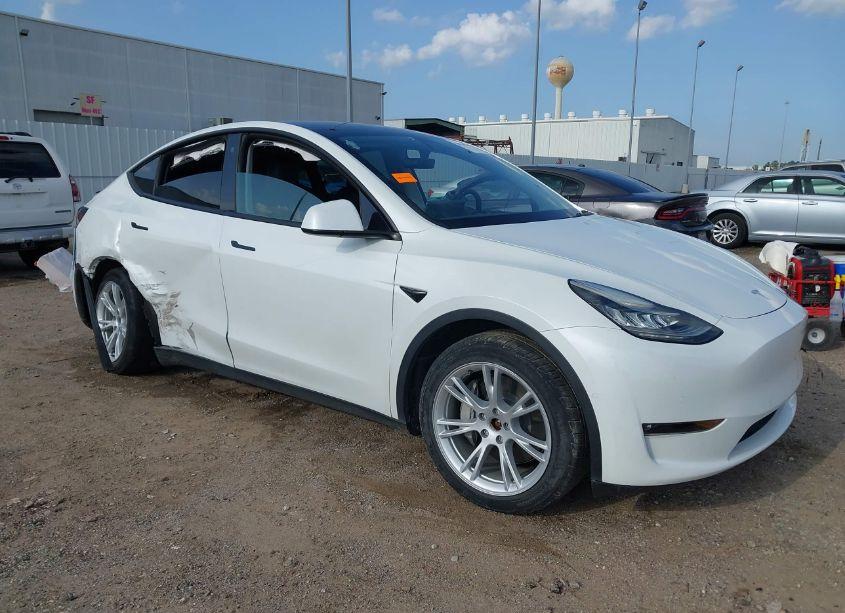 2022 Tesla Model Y LONG RANGE DUAL MOTOR ALL-WHEEL DRIVE (VIN 7SAYGDEE5NF375324) main photo
