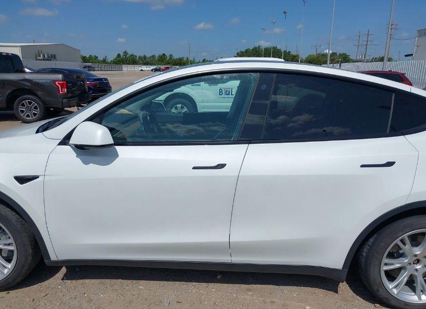 Photo 15 of 2022 Tesla Model Y LONG RANGE DUAL MOTOR ALL-WHEEL DRIVE (VIN 7SAYGDEE5NF375324)