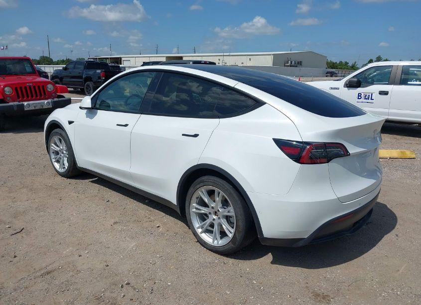 Photo 3 of 2022 Tesla Model Y LONG RANGE DUAL MOTOR ALL-WHEEL DRIVE (VIN 7SAYGDEE5NF375324)